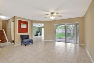 4066 Cresent Creek St in Coconut Creek, FL - Building Photo - Building Photo