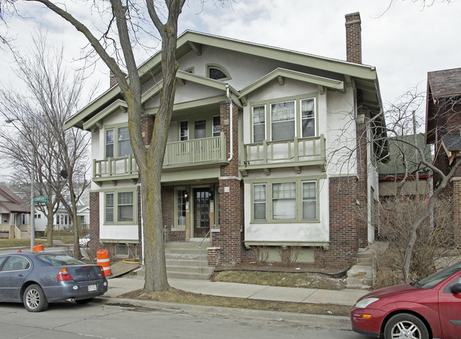 1802 E Linnwood Ave in Milwaukee, WI - Building Photo - Building Photo