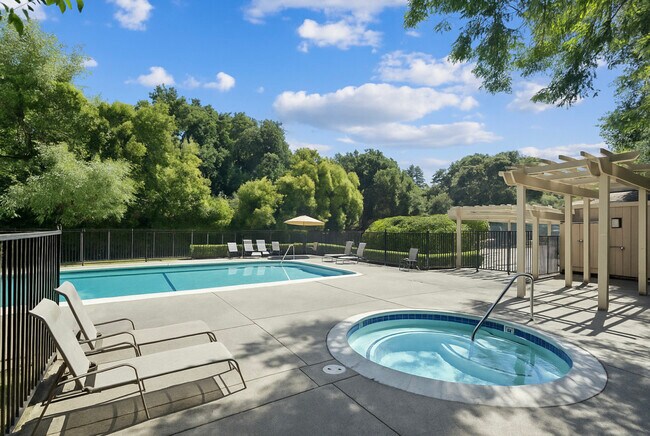 Walnut Grove Apartments in Novato, CA - Building Photo - Building Photo