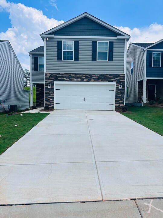 3740 13th St NE in Hickory, NC - Building Photo