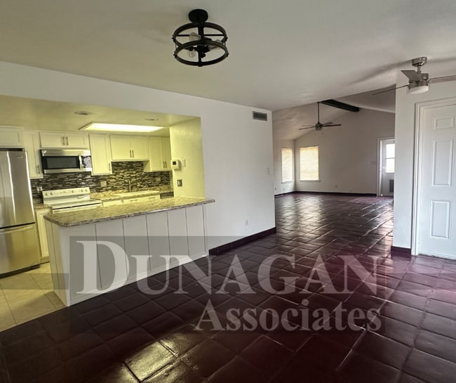 1901 Callaway Dr in Carlsbad, NM - Building Photo - Building Photo