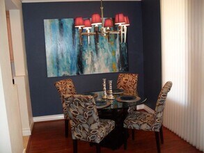 270 E Flamingo Rd in Las Vegas, NV - Foto de edificio - Building Photo