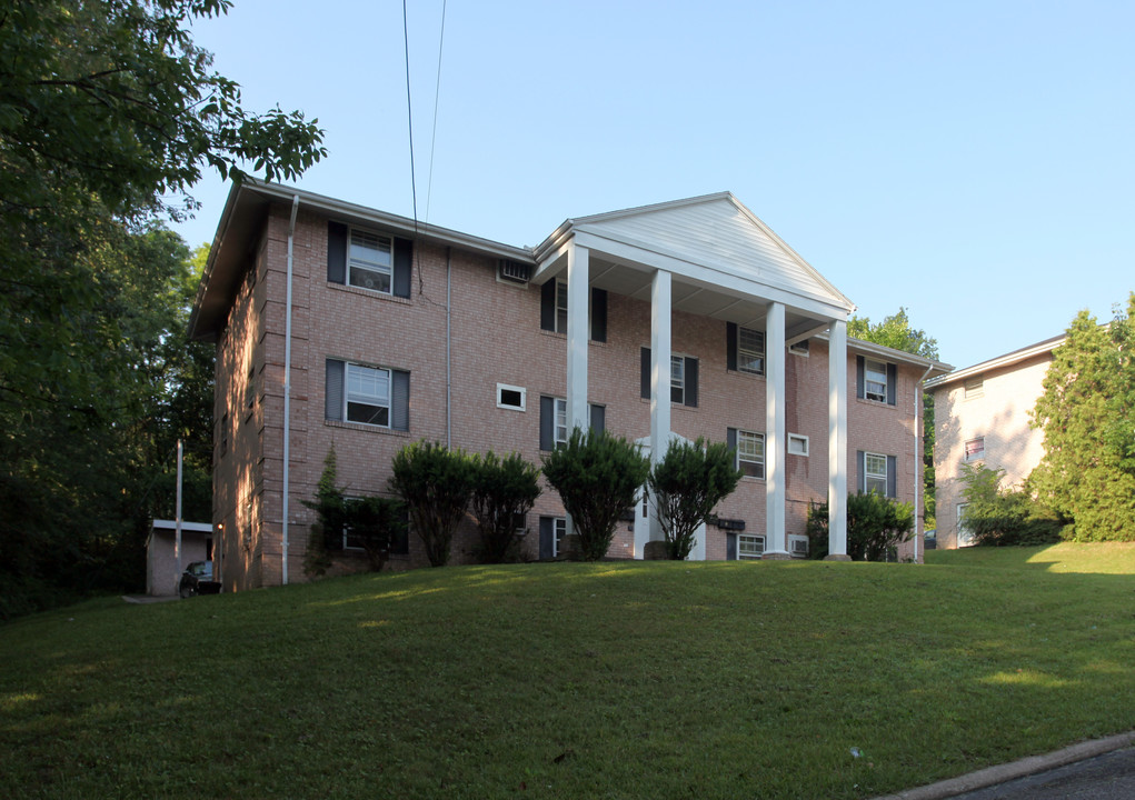 136 Sunnyslope Dr in Mansfield, OH - Foto de edificio