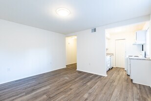 Kingswood Cove in Richmond, VA - Building Photo