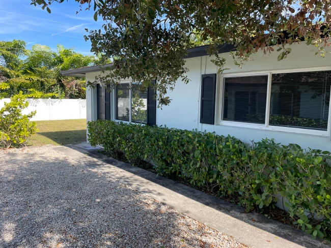 627 92nd Ave N in Naples, FL - Building Photo - Building Photo