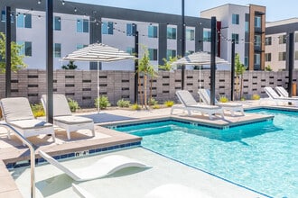 Birchway Tropicana in Las Vegas, NV - Foto de edificio - Building Photo