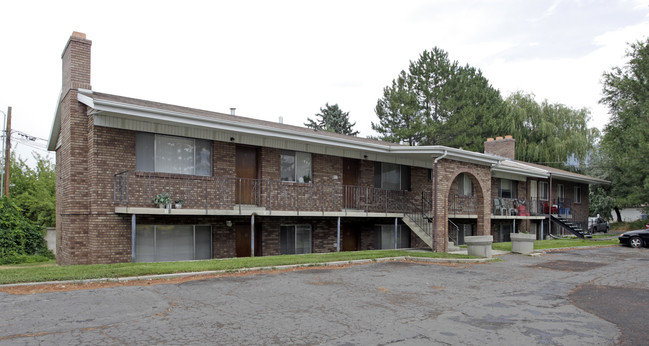 1347 E Fort Union Blvd in Salt Lake City, UT - Foto de edificio - Building Photo