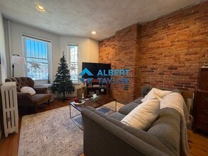 210 Hemenway St, Unit 1 in Boston, MA - Building Photo - Building Photo