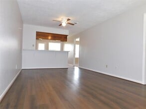 1711 Hazelwood St in Conroe, TX - Building Photo - Building Photo