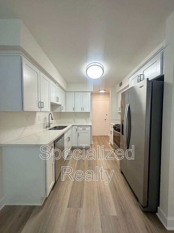 12325 Moorpark St in Los Angeles, CA - Building Photo - Building Photo