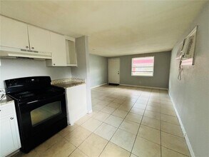 11733 N 12th St in Tampa, FL - Building Photo - Building Photo