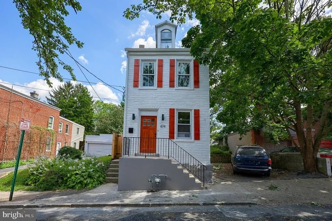 property at 674 W Vine St