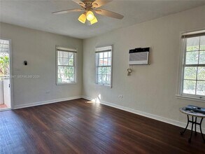 430 76th St, Unit 4 in Miami Beach, FL - Foto de edificio - Building Photo