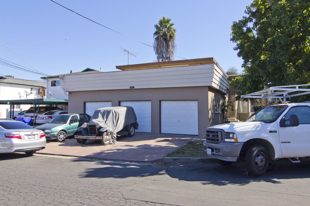 5111 Dailey Ct in La Mesa, CA - Building Photo