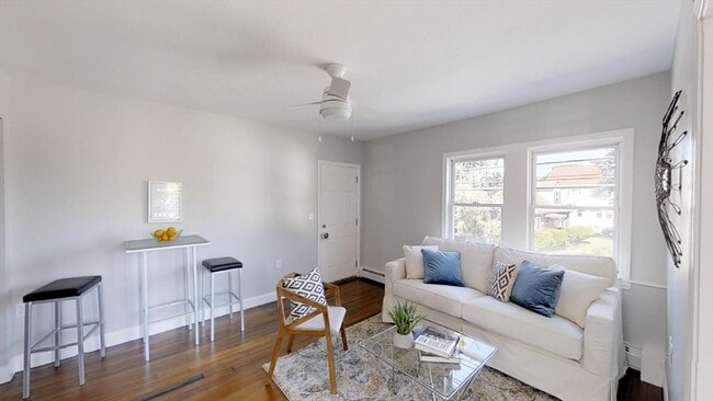 836 Canterbury St, Unit #2L in Boston, MA - Building Photo - Building Photo