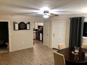 503 Rimmon St, Unit Bedroom 1 in Manchester, NH - Building Photo - Building Photo