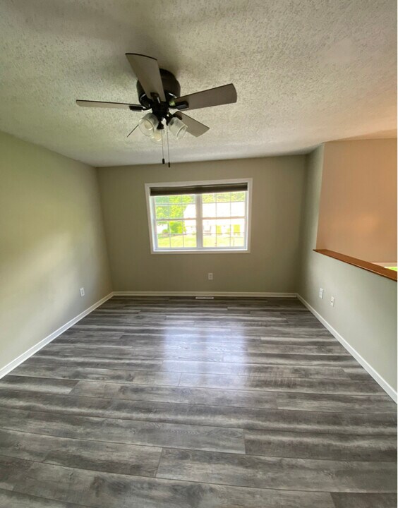 14 Hilton Dr in South Glens Falls, NY - Building Photo
