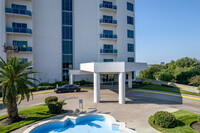 Endeavour Condominium in Seabrook, TX - Foto de edificio - Building Photo