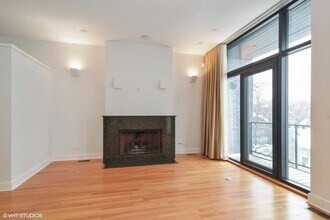 2734 N Lincoln Ave, Unit 3W in Chicago, IL - Building Photo - Building Photo