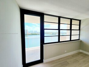 250 174th St in Sunny Isles Beach, FL - Building Photo - Building Photo
