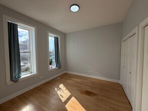 932 N Richmond St, Unit 1F in Chicago, IL - Foto de edificio - Building Photo