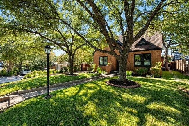 1801 Palma Plaza in Austin, TX - Building Photo - Building Photo