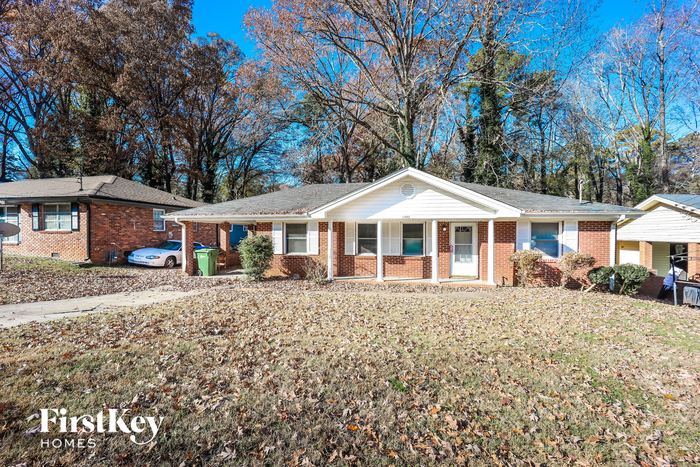1443 Willow Trail SW in Atlanta, GA - Building Photo