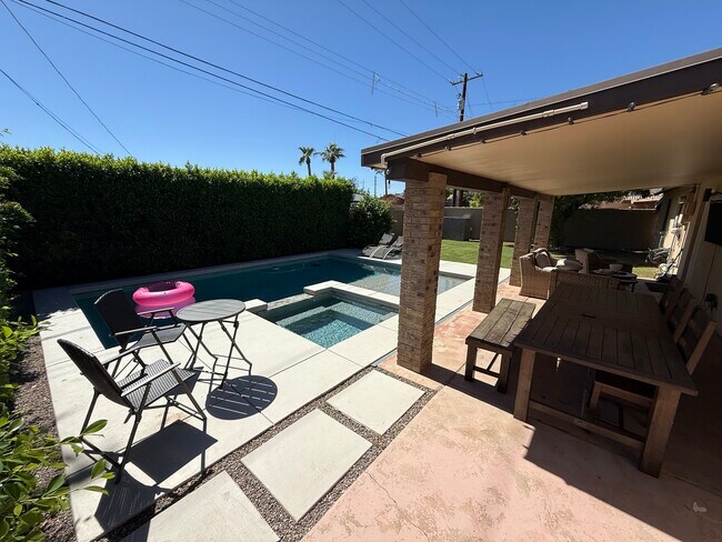 8021 E Oak St in Scottsdale, AZ - Building Photo - Building Photo