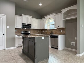 14438 Tanya Dr in Gonzales, LA - Building Photo - Building Photo