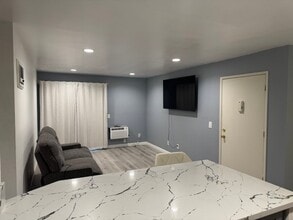 12716 Lakeshore Dr, Unit APT C in Lakeside, CA - Building Photo - Building Photo