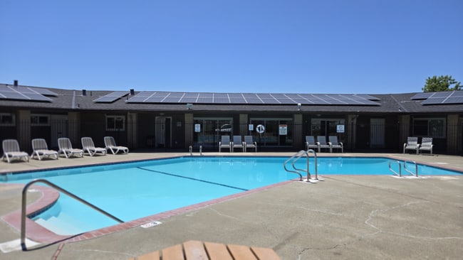 2525 Flosden Rd in American Canyon, CA - Foto de edificio - Building Photo