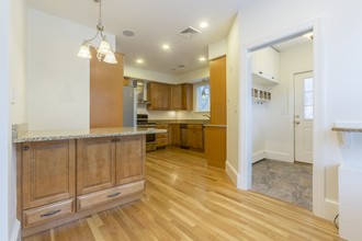 28 Oliver St in Watertown, MA - Building Photo - Interior Photo