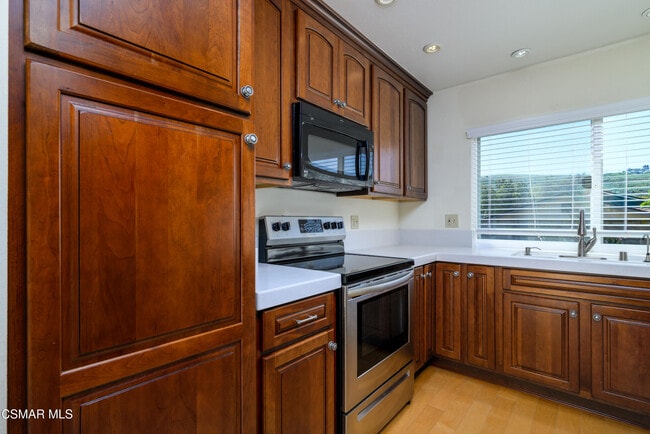 2202 Park Pl in Thousand Oaks, CA - Building Photo - Building Photo