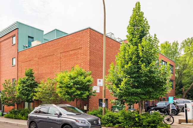 2266 Parthenais Rue in Montréal, QC - Building Photo - Primary Photo