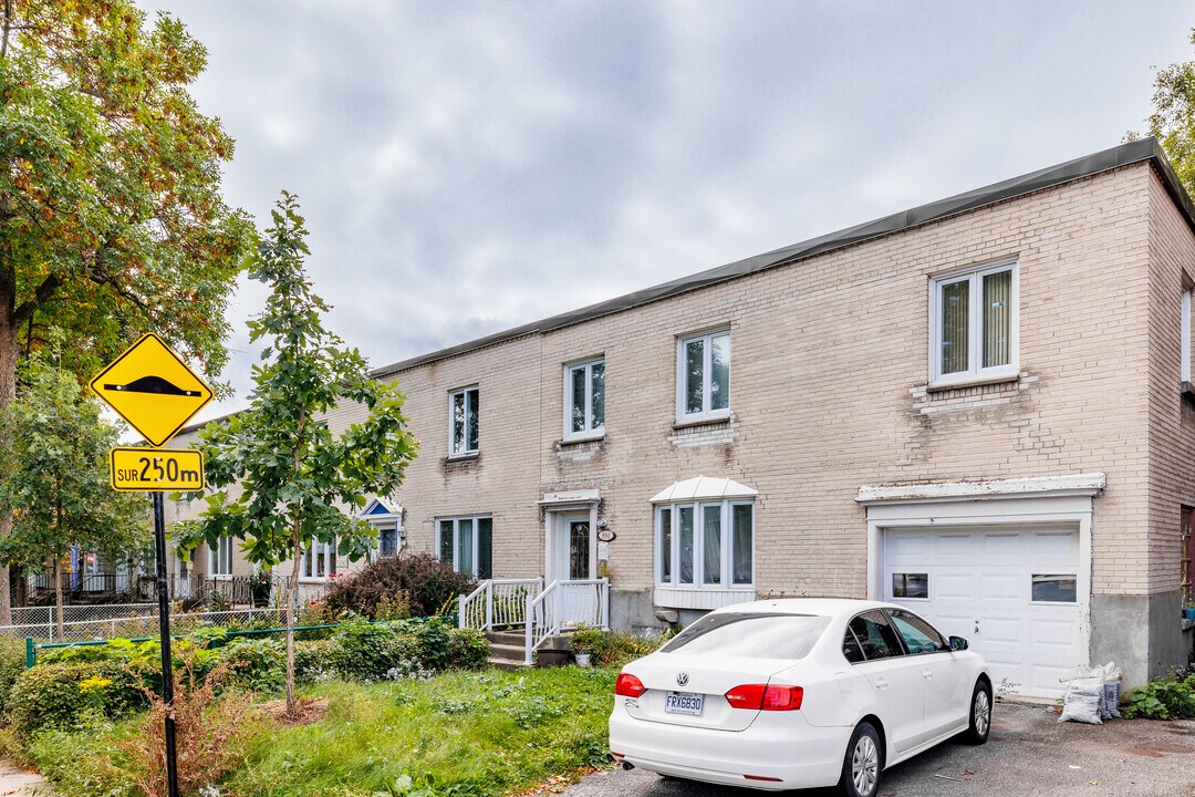972 De Clifton Av in Montréal, QC - Building Photo