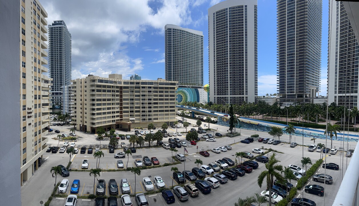 1849 S Ocean Dr, Unit 805 in Hallandale Beach, FL - Foto de edificio