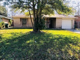 5410 Greylog Dr in Houston, TX - Building Photo