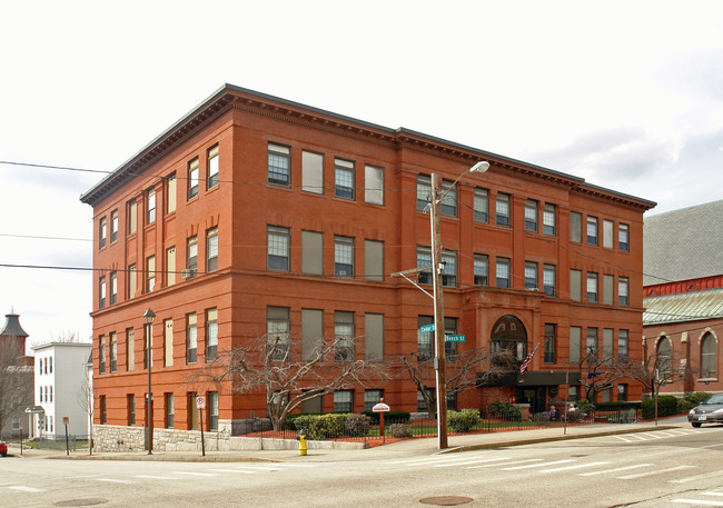 Cedar House in Manchester, NH - Building Photo - Building Photo