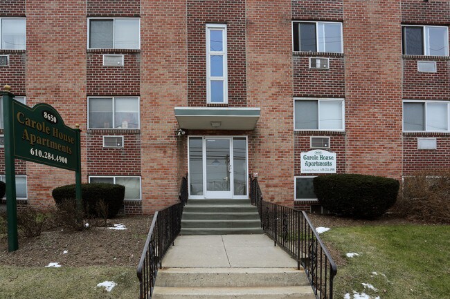 Carole House Apartments in Upper Darby, PA - Foto de edificio - Building Photo