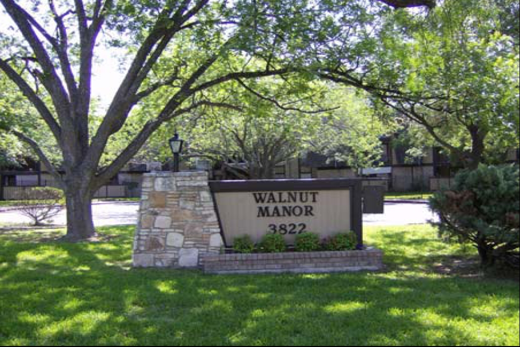 WALNUT MANOR SA in San Antonio, TX - Building Photo