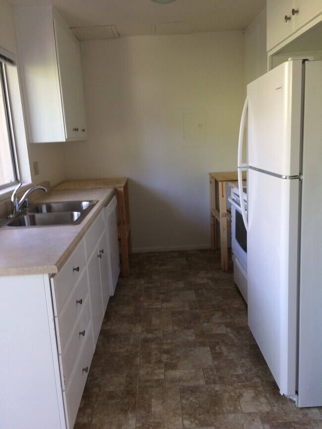 1355 Bond St, Unit A and C in San Luis Obispo, CA - Foto de edificio - Building Photo