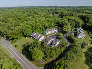 Victoria Manor in Clinton, CT - Building Photo - Building Photo