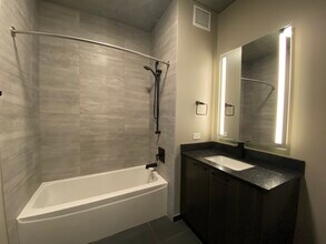 932 W Madison St in Chicago, IL - Building Photo - Building Photo