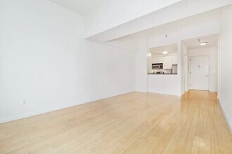 353 E 104th St in New York, NY - Foto de edificio - Building Photo