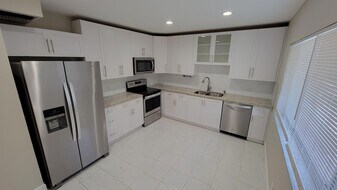 6289 Lear Dr, Unit 203 in Atlantis, FL - Building Photo