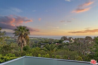 5738 Busch Dr in Malibu, CA - Building Photo - Building Photo