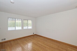 21 Parkside Rd in Bedminster, NJ - Building Photo - Building Photo