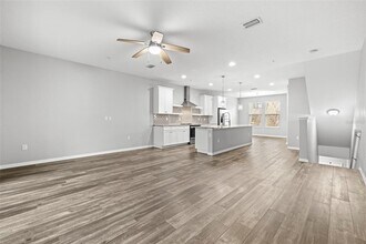 807 Callista Cay Loop in Tarpon Springs, FL - Building Photo - Building Photo
