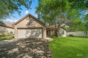 703 Indiana St in San Marcos, TX - Building Photo