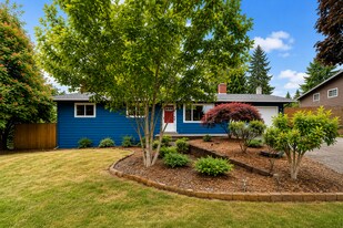 1627 Dodge Way in West Linn, OR - Building Photo